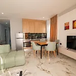 Ξενοδοχείο με διαμερίσματα Day Lux Premium
