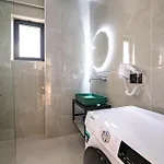 Ξενοδοχείο με διαμερίσματα Day Lux Premium Σαράντα